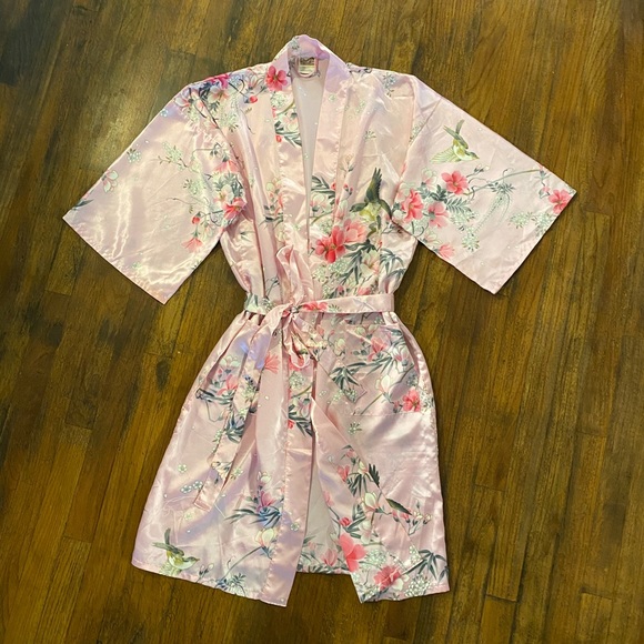 Other - Japanese Pink Floral Kimono-style Robe